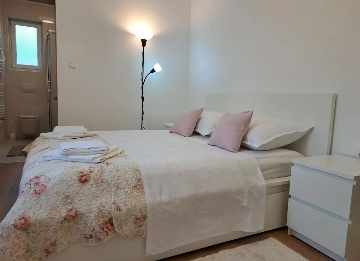Apartment Nina Novi Vinodolski 0*,